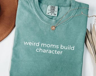 Personnages de mamans étranges t-shirt maman drôle couleurs confort t-shirt fête des mères humour cadeau