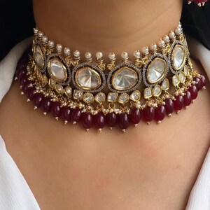 Traditionelles Vergoldetes Polki Kundan Choker Set mit Perle & Rubin Tropfen Perlen