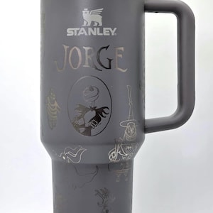 Vaso personalizado con nombre inspirado en Pesadilla antes de Navidad imagen 1