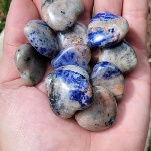 Kleines Sodalith Herz Kristall | Blauer Stein für Wahrheit und Klarheit | Taschensorgenstein für ruhige Kommunikation | Geschenk für Empath Heiler