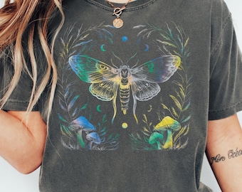 Camiseta vintage de mariposa y polilla, camiseta de hongos con estética cottagecore, regalo para ella, camiseta para amantes de la naturaleza, ropa bohemia, atuendo botánico