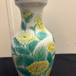 Vintage Porcelain Oriental Vase