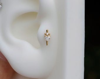 Pendiente de presión para trago con forma de daga en forma de corazón y parte trasera plana: mini pendiente de presión sin rosca para lóbulo, hélice y cartílago, chapado en oro de 18 quilates y sin níquel.