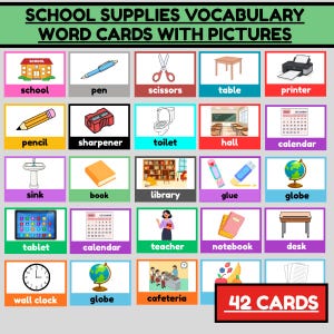 Könnte beinhalten: Ein Set aus 42 Vokabelkarten mit der Überschrift SCHOOL SUPPLIES VOCABULARY WORD CARDS WITH PICTURES. Jede Karte zeigt eine farbenfrohe Illustration eines schulbezogenen Gegenstands oder einer Szene, wie ein Schulgebäude, Stift, Schere, Tisch, Drucker, Bleistift, Spitzer, Toilette, Flur, Kalender, Waschbecken, Buch, Bibliothek, Kleber, Globus, Tablet, Lehrer, Notizbuch, Schreibtisch, Wanduhr und Cafeteria.