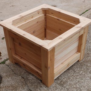 30 Inch Cedar Planter Build Plans!