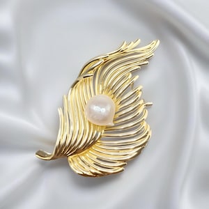 Real Freshwater Baroque Pearl Feather Pin, 18k Gold Plated Real Pearl Brooch, Golden Feather Brooch, Handmade Pearl Brooch Pin, Gift for her