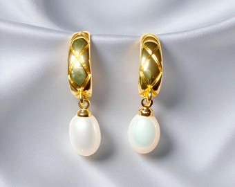 Pendientes vintage de perlas de agua dulce, pendientes de perlas bañadas en oro, pendientes de novia modernos, pendientes de medio bucle, pendientes de perlas, regalo para ella