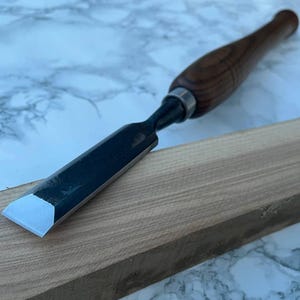Hand-forged straight chisel for wood | oval handle made of hardwood | Tool for carving and fine detailing
