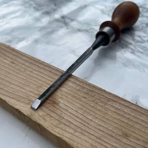 Hand-forged straight chisel for wood | oval handle made of hardwood | Tool for carving and fine detailing