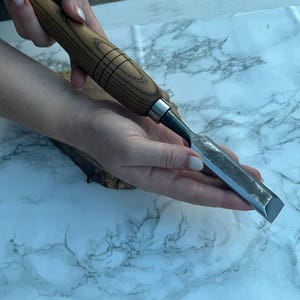 Hand-forged straight chisel for wood | oval handle made of hardwood | Tool for carving and fine detailing