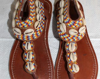 Handgemaakte leren gladiatorsandalen: kaurischelp met kralen, strandstijl