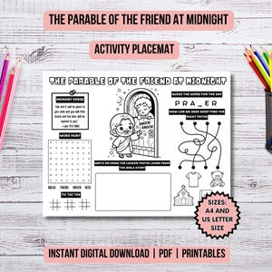 Op de afbeelding: Een zwart-wit activiteit placemat met de tekst "De gelijkenis van de vriend om middernacht". De placemat bevat een woordzoeker, boter-kaas-en-eieren en een doolhof. Kleurpotloden zitten in een zwarte metalen beker.