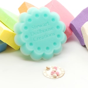 Dockhusminiatyr, 1:24 fransk macaronform med 8 färger lera - NYA UV-hartsklara genomskinliga formar tillgängliga!!