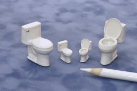 Miniatura per casa delle bambole, kit per toilette in scala 1:24 ~ Non verniciato - Italia Miniatura per casa delle bambole, kit per toilette in scala 1:24 ~ Non verniciato - Italia