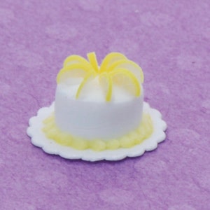 1:48 Lemon Cake ~ Dollhouse Miniatures ~ NEW!