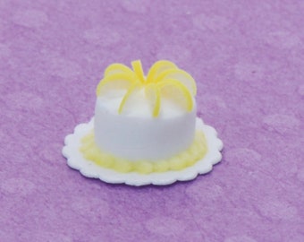 1:48 Lemon Cake ~ Dollhouse Miniatures ~ NEW!