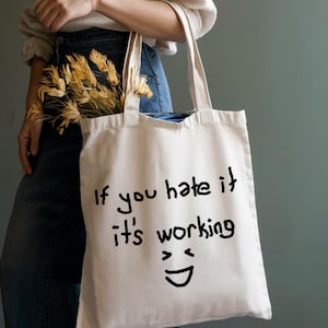 If You Hate It It&#39;s Working Tote Bag, Ugly Font Funny Tote, Ironic Aesthetic Eco Bag, Weird Quote Bag, Sarcastic Humor Canvas Gift Tote Bag
