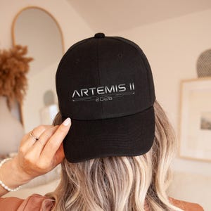 Artemis II 2026-keps, rymdmissionskeps, NASA-inspirerad pappakeps, keps med minimalistisk teknikdesign, present till astronomiälskare, unisexkeps