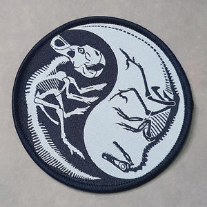 Protoceratops vs Velociraptor Patch, Yin Yang, Palaeontology Gift for Adults, Paleoart, Embroidered Patch, Fighting Dinosaurs Patch