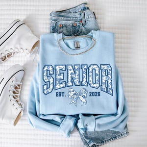 Floral Senior 2026 Sweatshirt,Class of 2026 Blue Bow Coquette Sweatshirt,Toile De Jouy Graduation Sweater, Graduate 2026 Gift,Girly Grad Tee