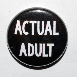 Real Adult Button Badge 25mm / 1 pulgada divertido regalo de cumpleaños - 18o - 21o - 30o - 40o adulto