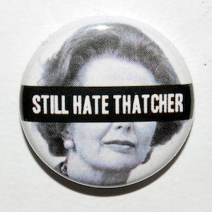 MARGARET THATCHER ~MAGGIE...1 /"// 25 MM SUPERB SOUVENIR BADGE