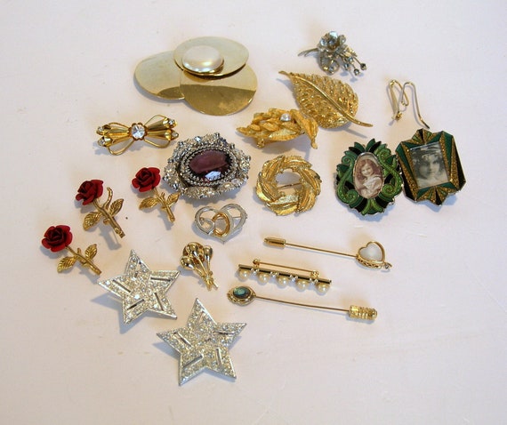 Costume Jewelry Pins Large Lot - image 2