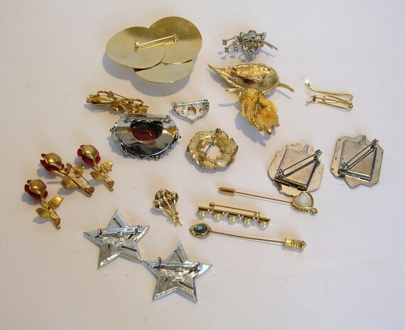 Costume Jewelry Pins Large Lot - image 3