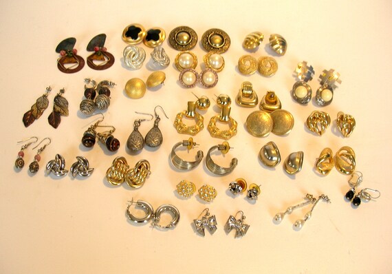 Costume Jewelry Earrings Large Lot 31 Pair - image 3