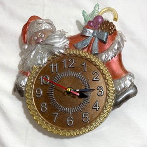 Resin Santa Battery Operated Clock | Christmas Mantel Decor | Festive Holiday Table Clock | Santa Claus Home Decoration Gift
