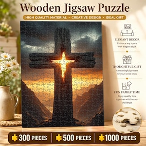 Può includere: Puzzle in legno raffigurante una croce con una luce brillante al centro, sullo sfondo di un tramonto. Disponibile in 300, 500 e 1000 pezzi. L'immagine include anche il testo "HIGH QUALITY MATERIAL" e "CREATIVE DESIGN".