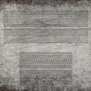 Könnte beinhalten: Zwei rechteckige Designs mit sich wiederholenden Mustern in Dunkelgrau. Die Muster umfassen Linien, Kreise, Zickzacklinien und andere geometrische Formen. Der Hintergrund ist eine strukturierte, graue Oberfläche.