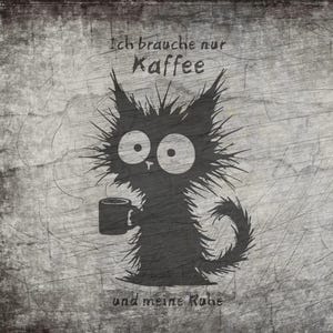 Puede incluir: Un fondo gris desgastado presenta un gato de dibujos animados negro sosteniendo una taza de café. El gato tiene ojos grandes y pelaje puntiagudo. El texto superior dice "Ich brauche nur Kaffee" e inferior "und meine Ruhe."