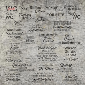 Könnte beinhalten: Ein Holz Hintergrund mit verschiedenen Badezimmer bezogenen Sätzen in schwarzer Schrift. Sätze sind "WC", "Toilette", "Wasch dir die Hände" und humorvolle Sprüche wie "Shit Happens". Das Thema ist Badezimmerdekoration.