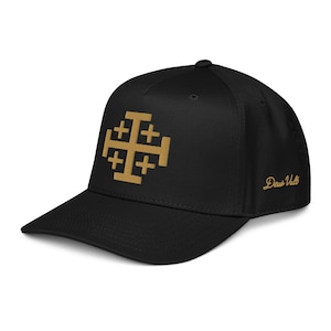 May include: Black baseball cap with a gold Jerusalem cross emblem. The side features the embroidered phrase "Deus Vult" in gold. A fashionable accessory for casual wear.