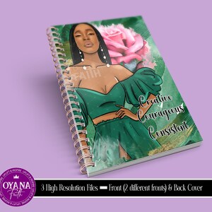 Puede incluir: Una libreta de espiral verde con una espiral dorada. La portada presenta una ilustraci&oacute;n digital de una mujer con cabello negro largo que lleva un vestido verde y una rosa rosa. El texto "Creative Courageous Consistent" est&aacute; impreso en la portada.