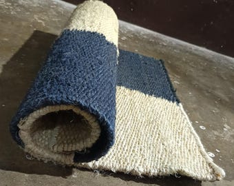 Handmade Jute Checkerboard Rug: Black & Natural Woven Wool