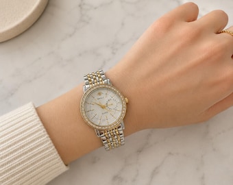 Relógio de pulso feminino de luxo bicolor com strass e mecanismo de quartzo – elegante relógio de pulso com pulseira de aço inoxidável, relógio casual moderno para presentear mulheres.