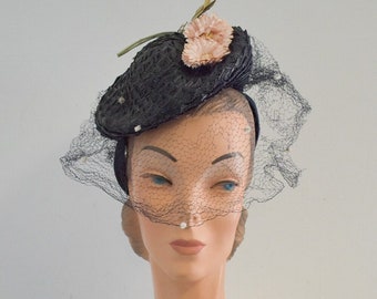 1940s Blue-Black Straw Tilt Hat with Pink Flowers