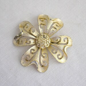 1960s Gold Flower Brooch