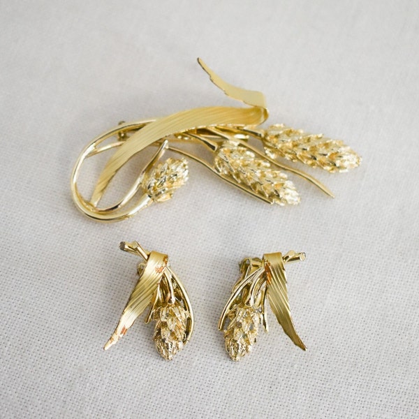 1960s/70s Gold Tone Metal Wheat Brooch and Clip Earrings Set