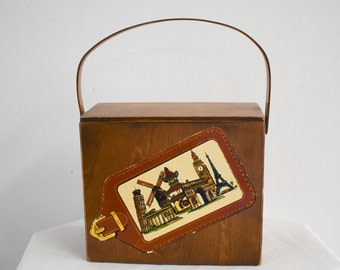 1970s Caro-Nan Luggage Tag Motif Wooden Box Purse