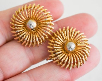 1950s Lisner Gold Flower Clip Earrings