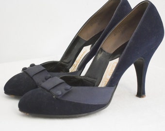 1950s Sabrina Navy Suede Heels, Size 6 1/2 AA