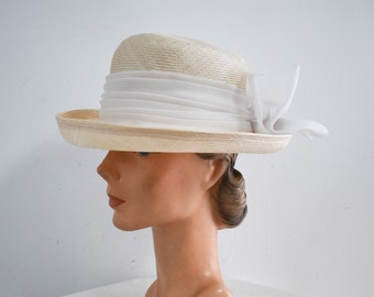 1980s NOS Betmar "Plaza Suite" Pale Cream Straw Hat with White Organza Bow