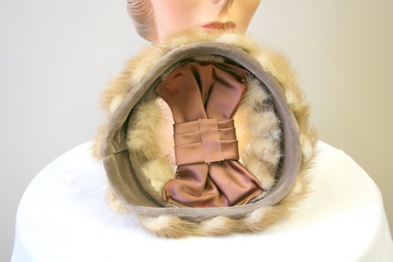 1950s Light Brown Fur Hat with Satin Bow Top - image 5