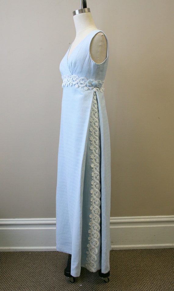 1960s Pale Blue Ribbed Dress with Lace - image 4