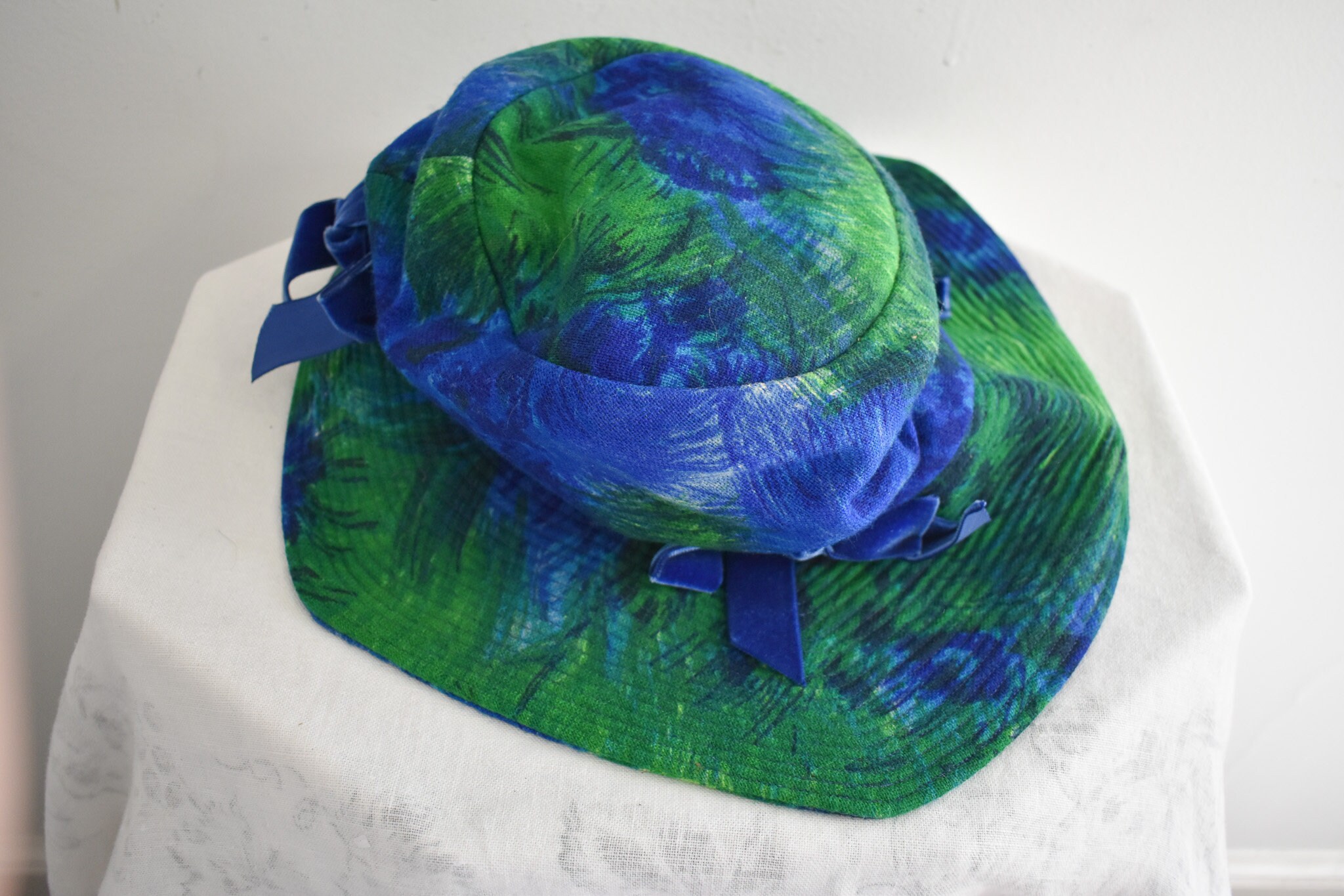 1960s Mr. John Jr. Blue and Green Wool Floral Hat - Etsy display picture 2