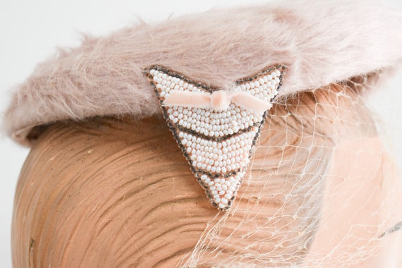 1950s Pale Pink Fur Felt Hat with Beaded Accents - image 7