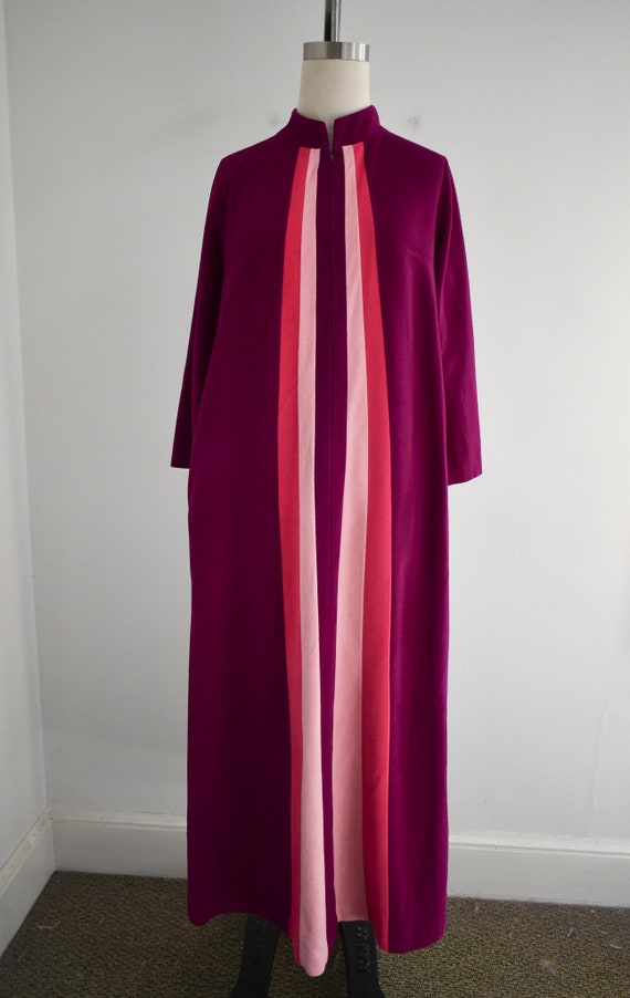 1970s Purple and Pink Velour Robe - image 3